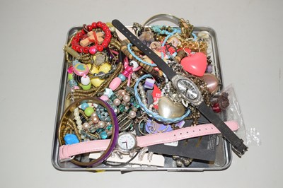 Lot 116 - Box of costume jewellery