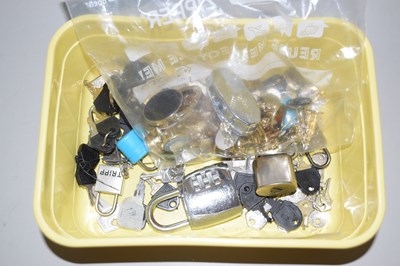 Lot 129 - Mixed Lot: Various cufflinks together with a...