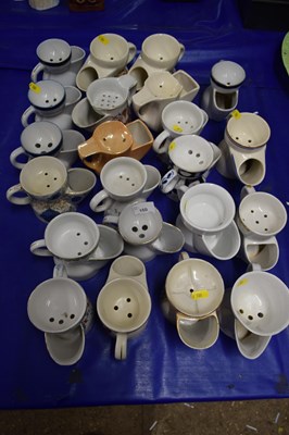 Lot 160 - A collection of vintage shaving mugs