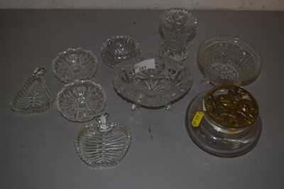 Lot 221 - Mixed Lot: Various small glass dishes,...