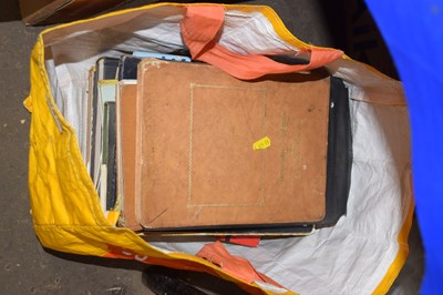 Lot 604 - Assorted books