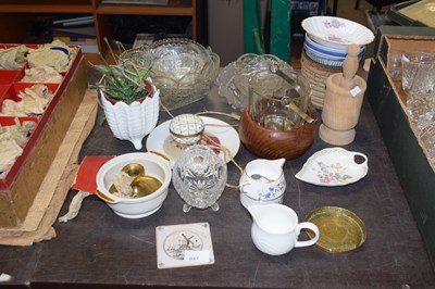Lot 647 - Assorted ceramics, glass and other items