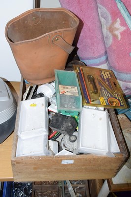 Lot 712 - One box of various garage clearance items