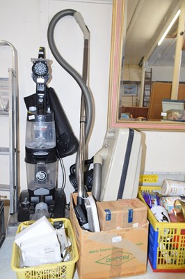 Lot 718 - A vacuum cleaner