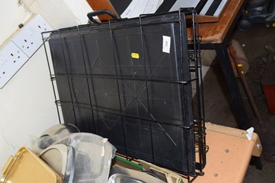 Lot 725 - Folding pet cage