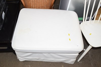 Lot 822 - A footstool