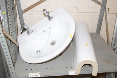 Lot 863 - A ceramic basin and pedestal